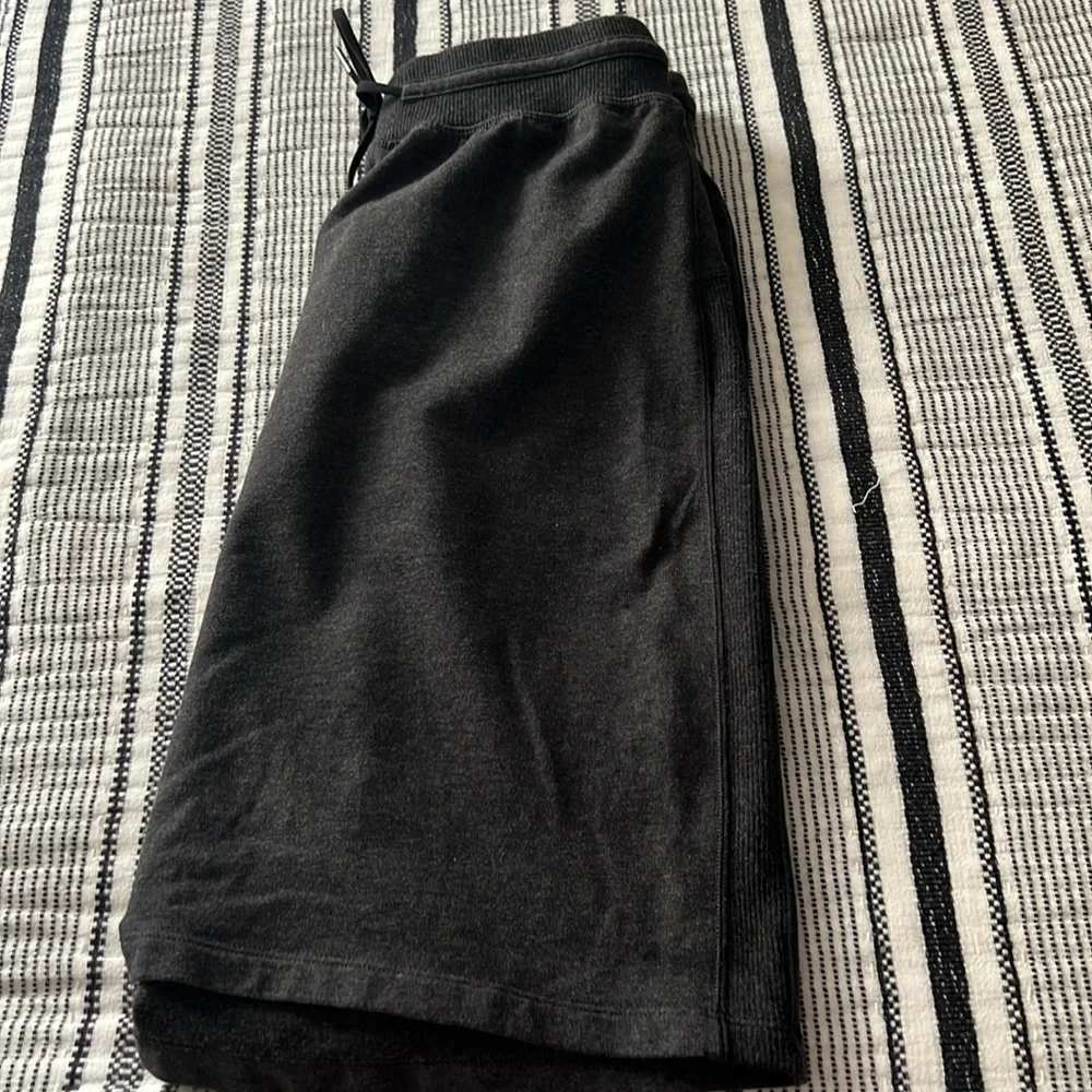 Lululemon Start Anew Skirt in Heathered Black (dark grey) Size 4 - Picture 4 of 5